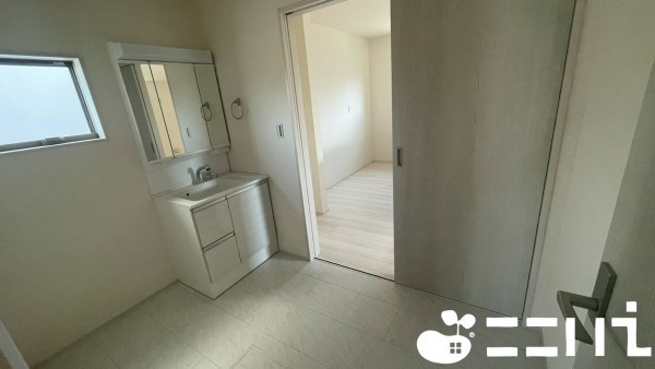 姫路市四郷町、新築一戸建ての洗面画像です