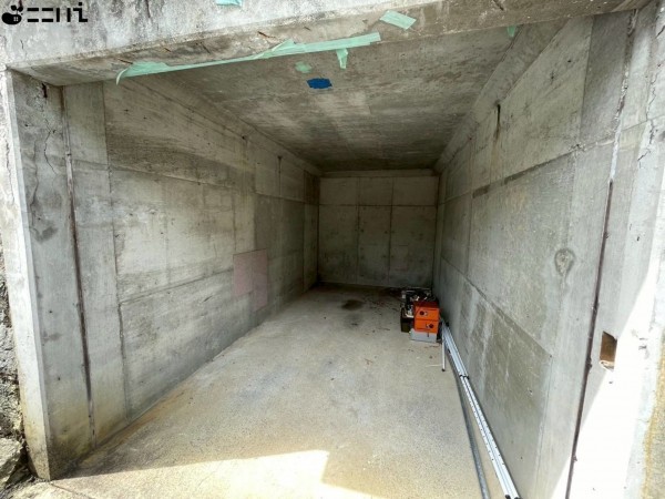 たつの市龍野町中井、中古一戸建ての駐車場画像です