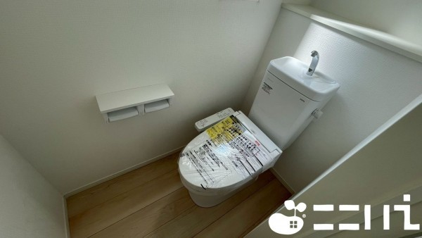 姫路市飾磨区西浜町、新築一戸建てのトイレ画像です