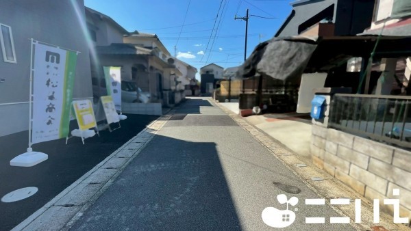 姫路市飾磨区西浜町、新築一戸建ての前面道路を含む現地写真画像です