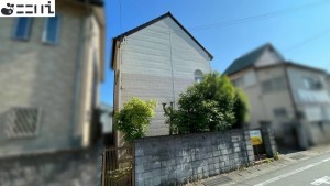 揖保郡太子町東保、中古一戸建ての前面道路を含む現地写真画像です