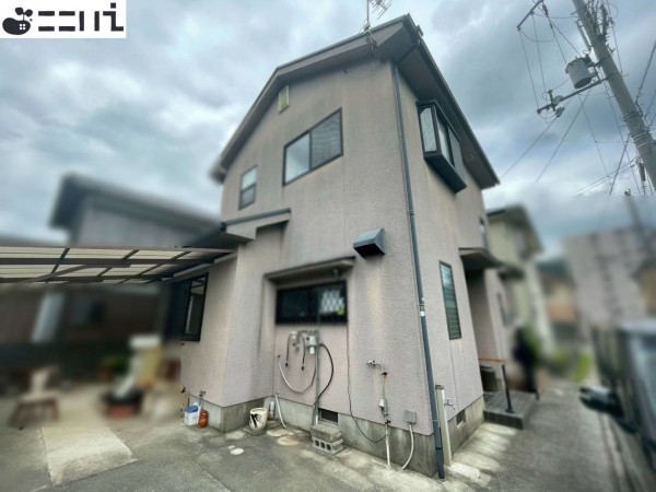 たつの市龍野町島田、中古一戸建ての前面道路を含む現地写真画像です