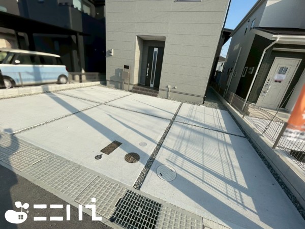 姫路市継、新築一戸建ての駐車場画像です