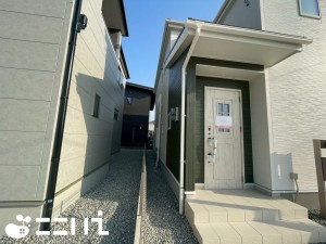 姫路市継、新築一戸建ての玄関画像です