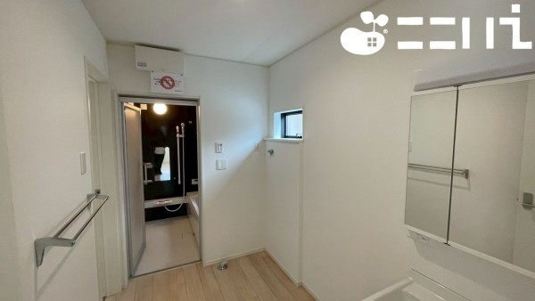 姫路市広畑区西蒲田、新築一戸建ての洗面画像です