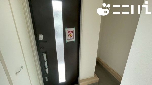 姫路市広畑区西蒲田、新築一戸建ての玄関画像です