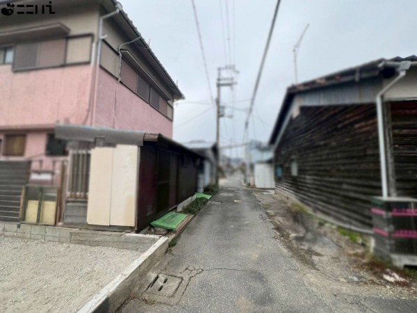 姫路市余部区上余部、土地の前面道路を含む現地写真画像です