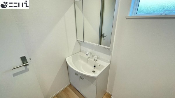 相生市双葉、新築一戸建ての洗面画像です