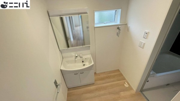 相生市双葉、新築一戸建ての洗面画像です