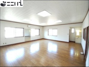 相生市那波野、中古一戸建ての居間画像です