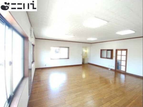 相生市那波野、中古一戸建ての居間画像です