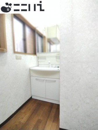 相生市那波野、中古一戸建ての洗面画像です