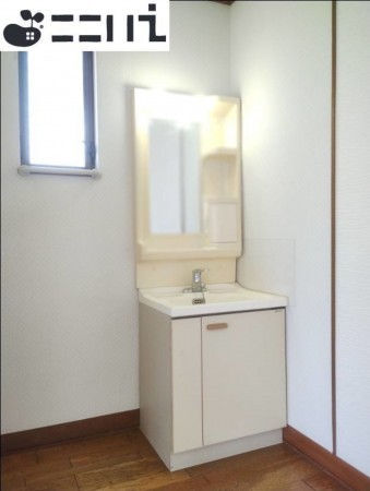 相生市那波野、中古一戸建ての洗面画像です