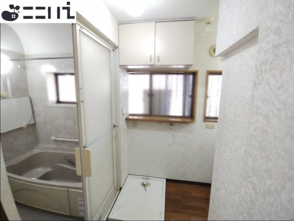 相生市那波野、中古一戸建ての洗面画像です