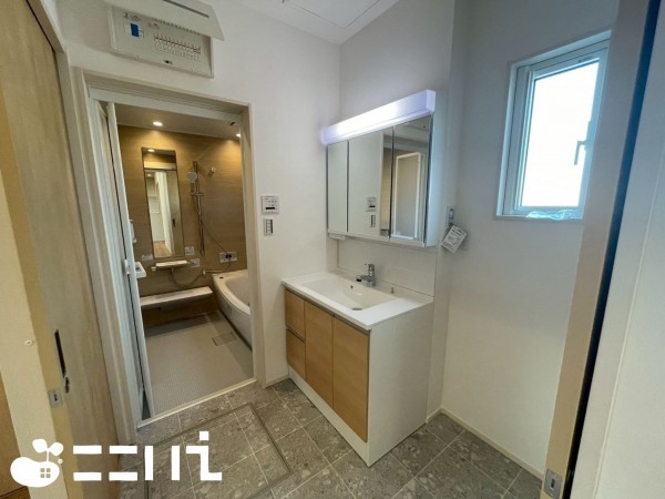 姫路市北条梅原町、新築一戸建ての洗面画像です