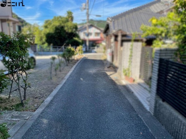 たつの市龍野町下霞城、中古一戸建ての前面道路を含む現地写真画像です