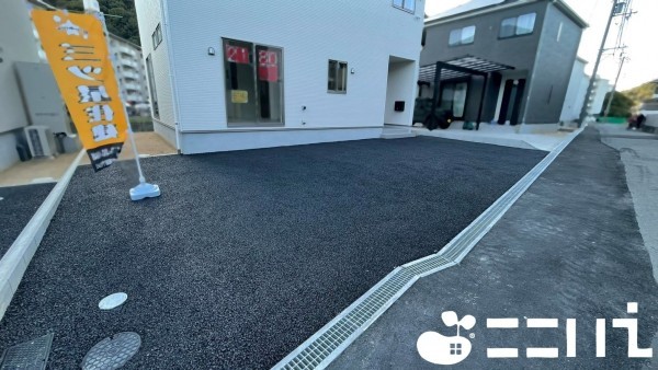 姫路市青山、新築一戸建ての駐車場画像です