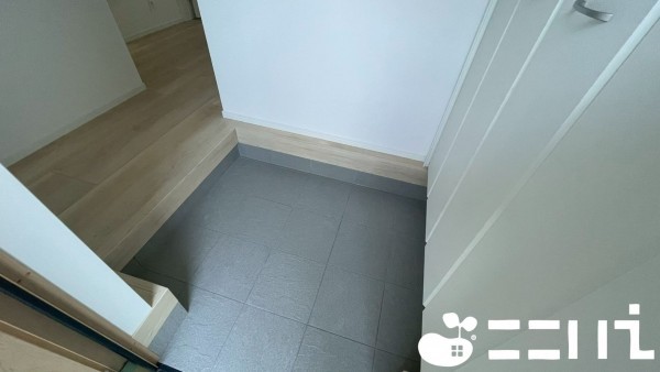 姫路市青山、新築一戸建ての玄関画像です