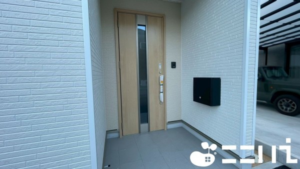 姫路市青山、新築一戸建ての玄関画像です