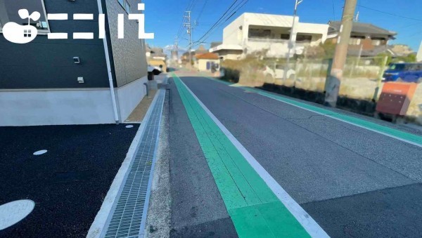姫路市庄田、新築一戸建ての前面道路を含む現地写真画像です
