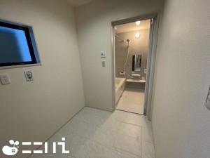 姫路市大津区新町、新築一戸建ての洗面画像です