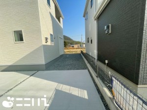 姫路市奥山、新築一戸建ての駐車場画像です
