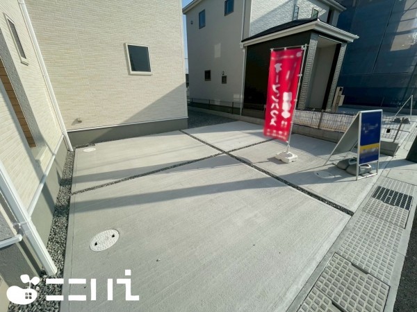 姫路市奥山、新築一戸建ての駐車場画像です