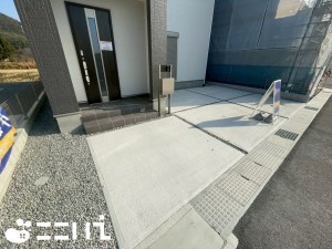 姫路市奥山、新築一戸建ての駐車場画像です