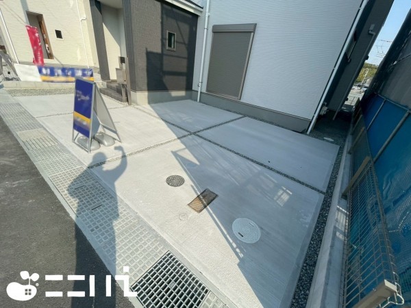 姫路市奥山、新築一戸建ての駐車場画像です