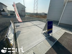 姫路市奥山、新築一戸建ての駐車場画像です