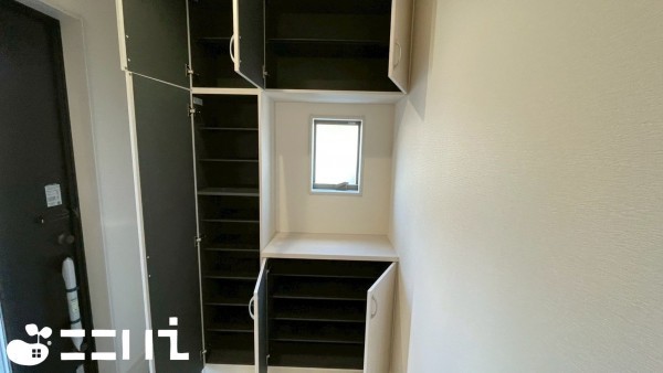 姫路市奥山、新築一戸建ての玄関画像です