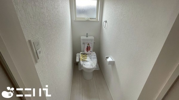 姫路市網干区坂上、新築一戸建てのトイレ画像です