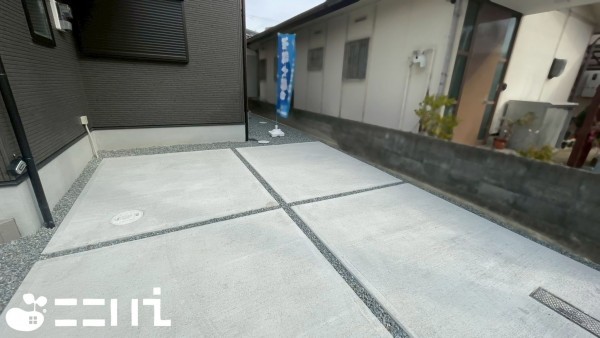 姫路市網干区坂上、新築一戸建ての駐車場画像です