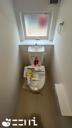 姫路市網干区坂上、新築一戸建てのトイレ画像です
