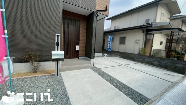 姫路市網干区坂上、新築一戸建ての駐車場画像です