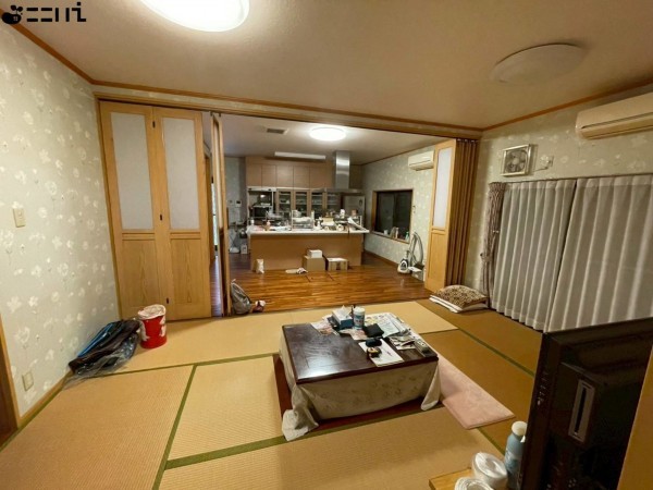 たつの市龍野町日飼、中古一戸建ての居間画像です