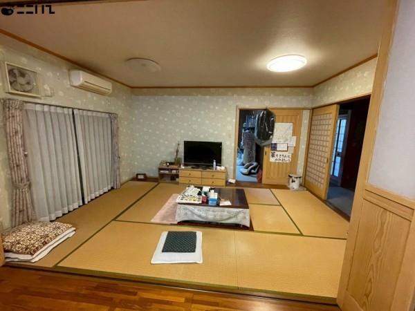 たつの市龍野町日飼、中古一戸建ての居間画像です