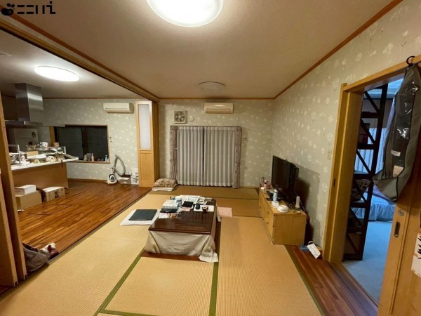 たつの市龍野町日飼、中古一戸建ての居間画像です
