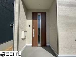 揖保郡太子町太田、新築一戸建ての玄関画像です