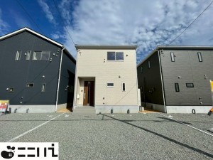 揖保郡太子町太田、新築一戸建ての駐車場画像です