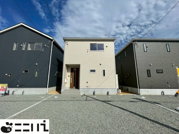 揖保郡太子町太田、新築一戸建ての駐車場画像です