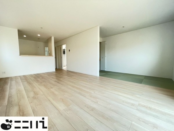 揖保郡太子町太田、新築一戸建ての居間画像です