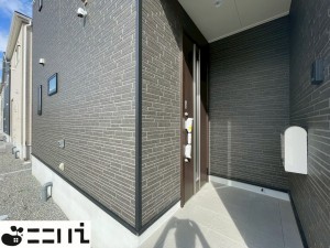 揖保郡太子町太田、新築一戸建ての玄関画像です