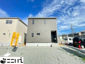揖保郡太子町太田、新築一戸建ての駐車場画像です