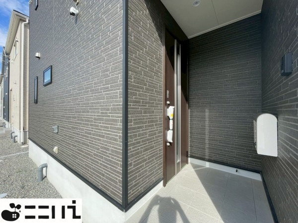 揖保郡太子町太田、新築一戸建ての玄関画像です