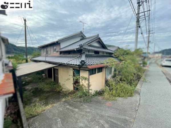 たつの市新宮町下野、中古一戸建ての前面道路を含む現地写真画像です
