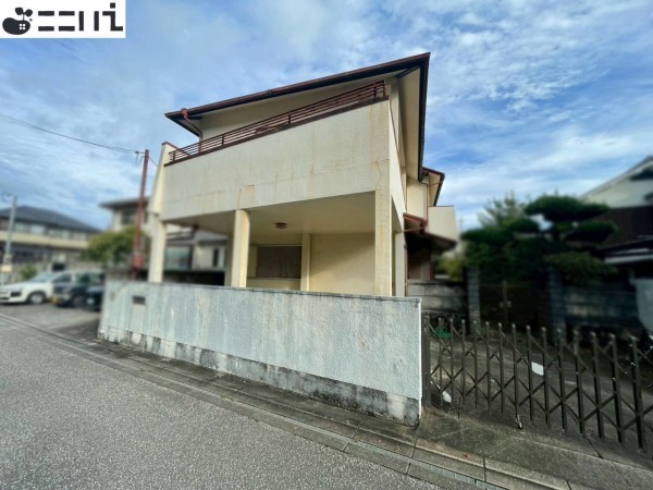 たつの市龍野町上川原、中古一戸建ての前面道路を含む現地写真画像です