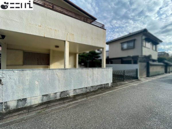 たつの市龍野町上川原、中古一戸建ての前面道路を含む現地写真画像です