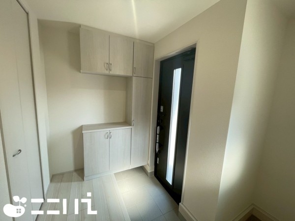 姫路市御立中、新築一戸建ての玄関画像です