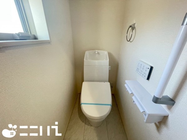 姫路市御立中、新築一戸建てのトイレ画像です